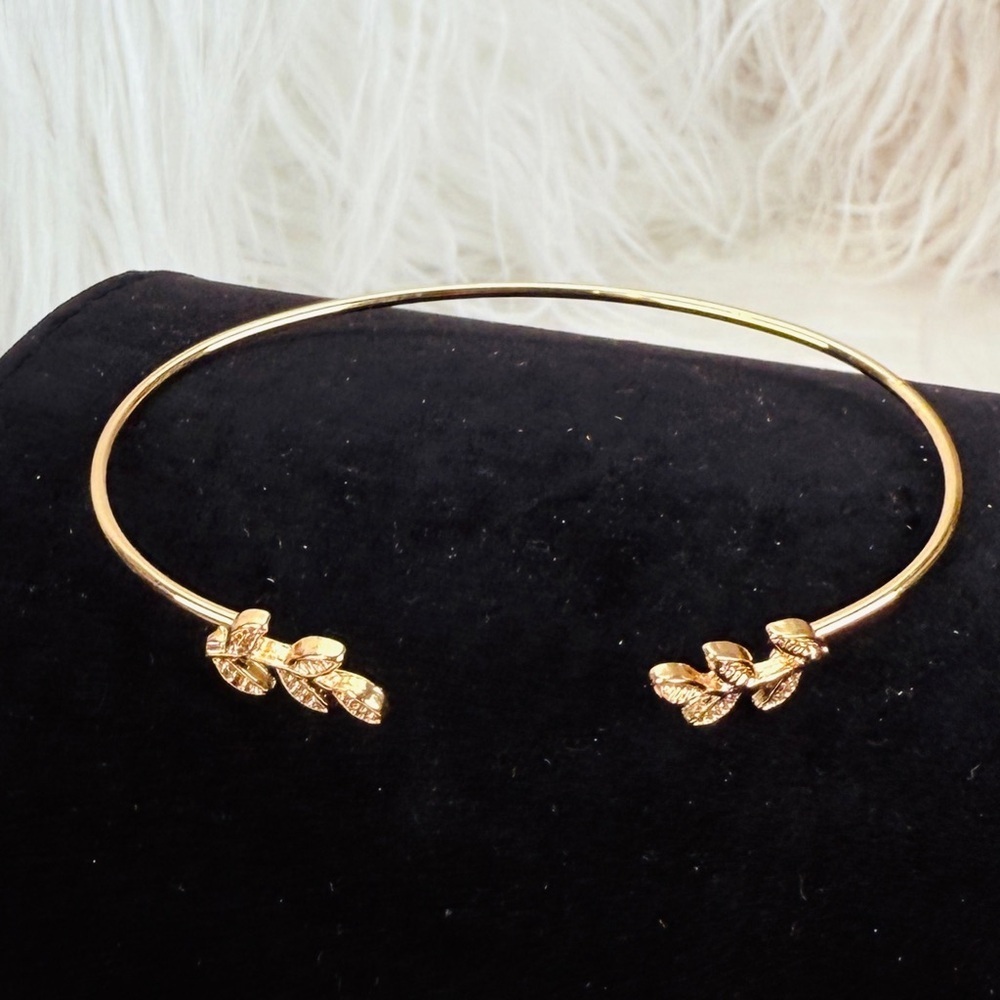 Delicate goldtone, open cuff, etched leaf accent bracelet etched - Picture 7 of 8